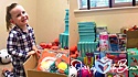 Menina de 4 anos inicia arrecadação de 200 presentes de Natal para crianças carentes. (Imagem: Família Jackson / SWNS)