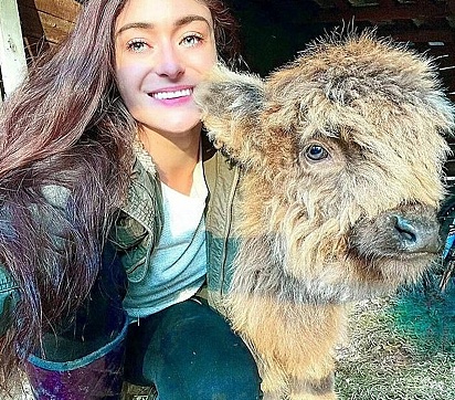 Adri Rachelle tem se dedicado a cuidar de animais em sua fazenda na Geórgia (EUA).