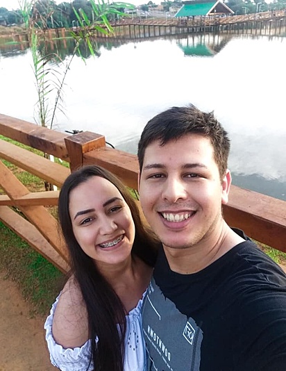 O casal Nanda Limaa e Saimon Silva.