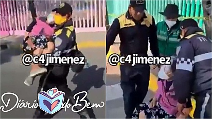 Policiais mexicanos carregam idosa que não consegue caminhar até o posto de vacinação para se vacinar contra o coronavírus.